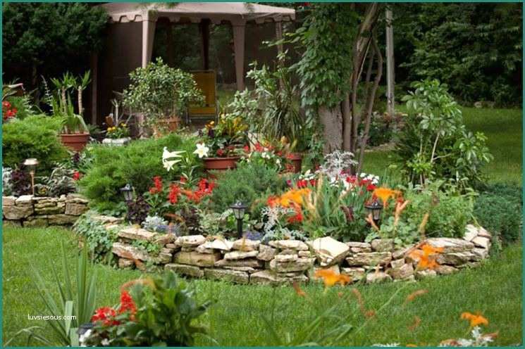 Aiuole Da Giardino In Pietra E Aiuole In Pietra Tipi Di Giardini Realizzare Aiuole In