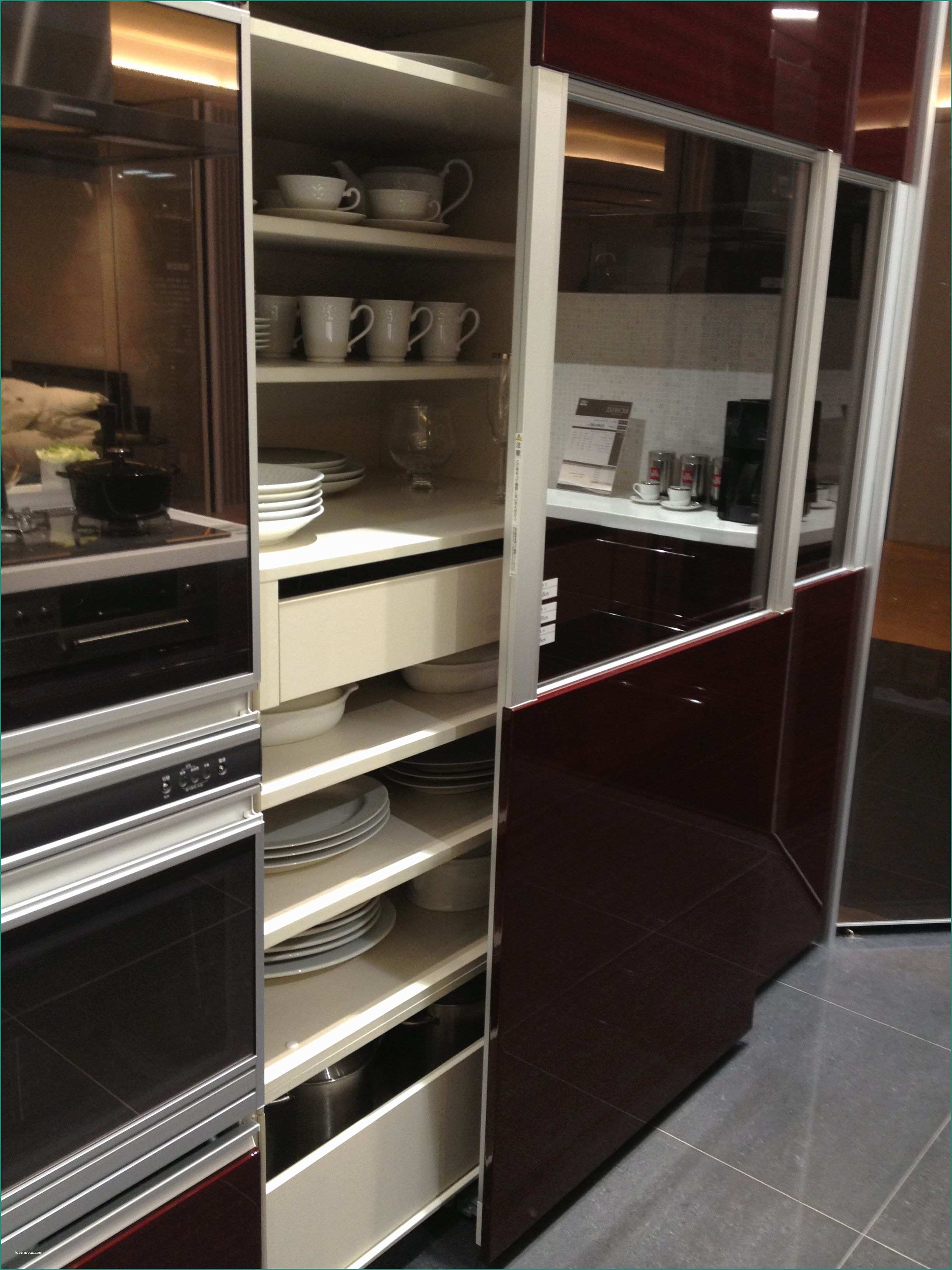 Cucina Piccola Angolare E Vertical Swinging Doors Pops Out then Move Sideway In Front Of the