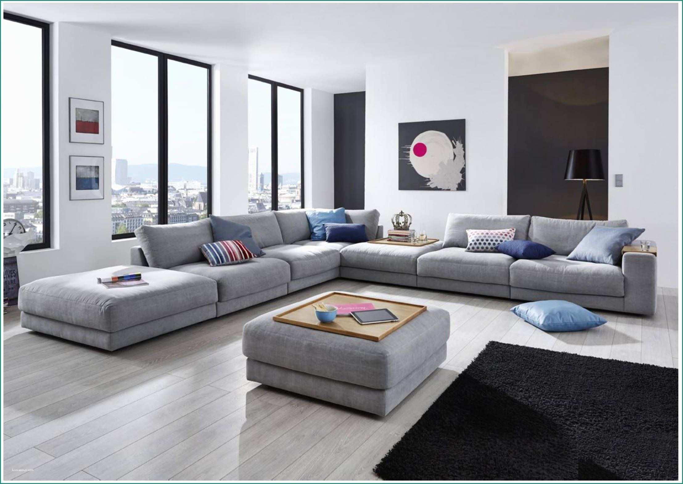 Divani Natuzzi Catalogo E A Minimalist Grey Living Room with Long L Shaped Corner sofa and