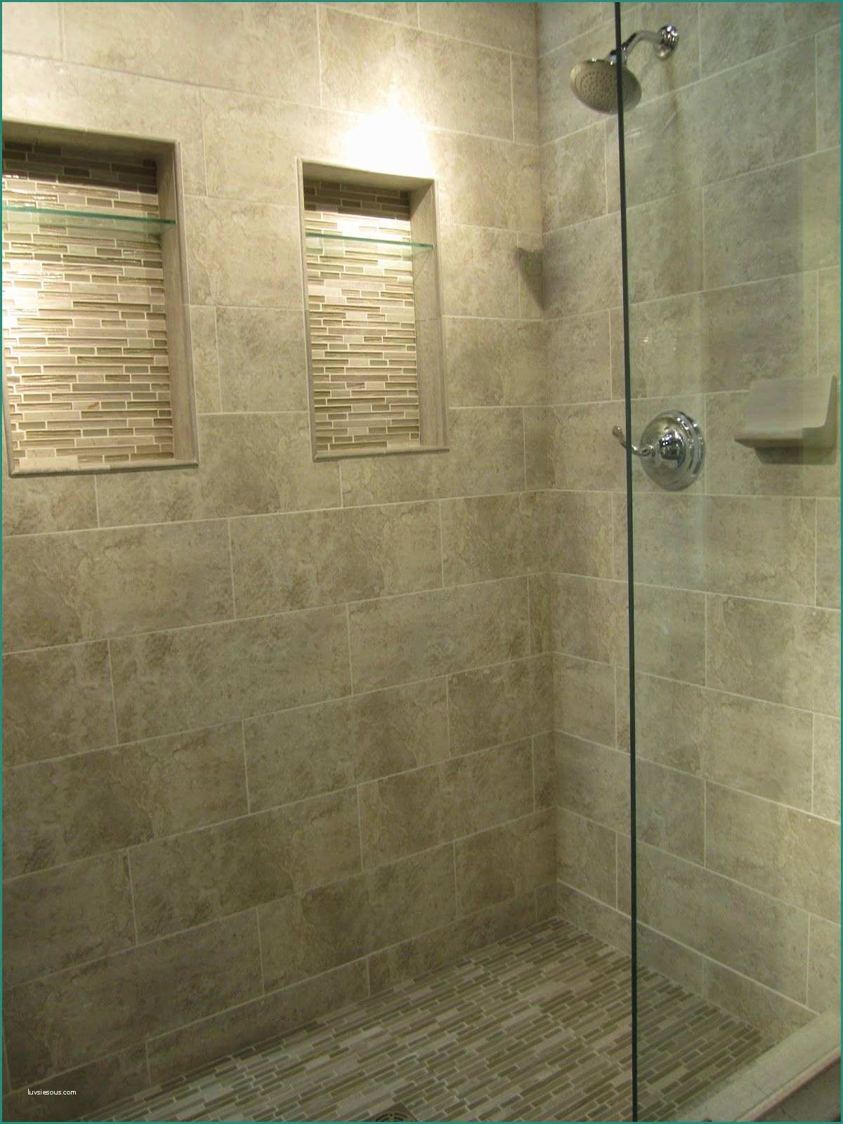 Doccia Per Disabili E Example Of Travertine In A Shower they Used Glass as A Contrast