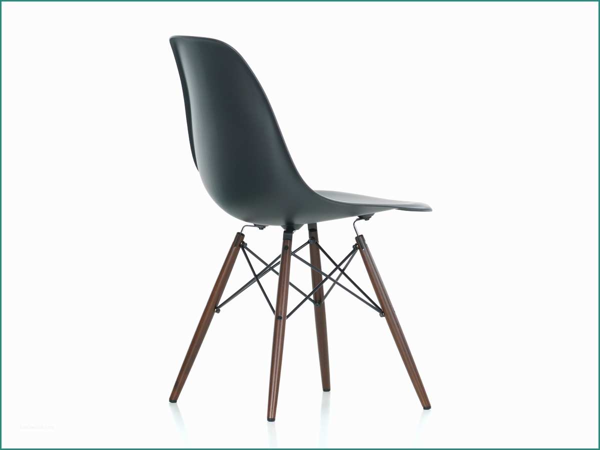 Eames Chair Vitra E Buy the Vitra Dsw Eames Plastic Side Chair Dark Maple Base