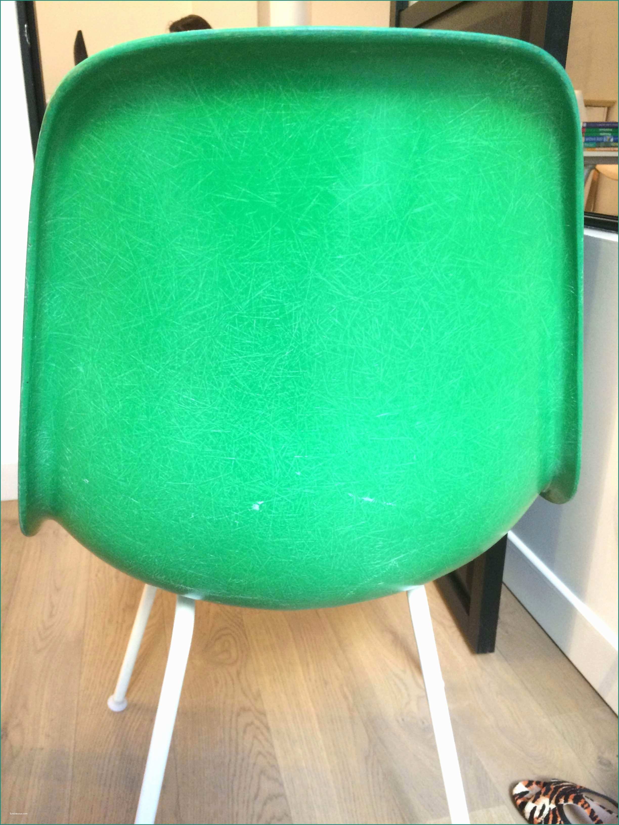 38 Eames Plastic Chair