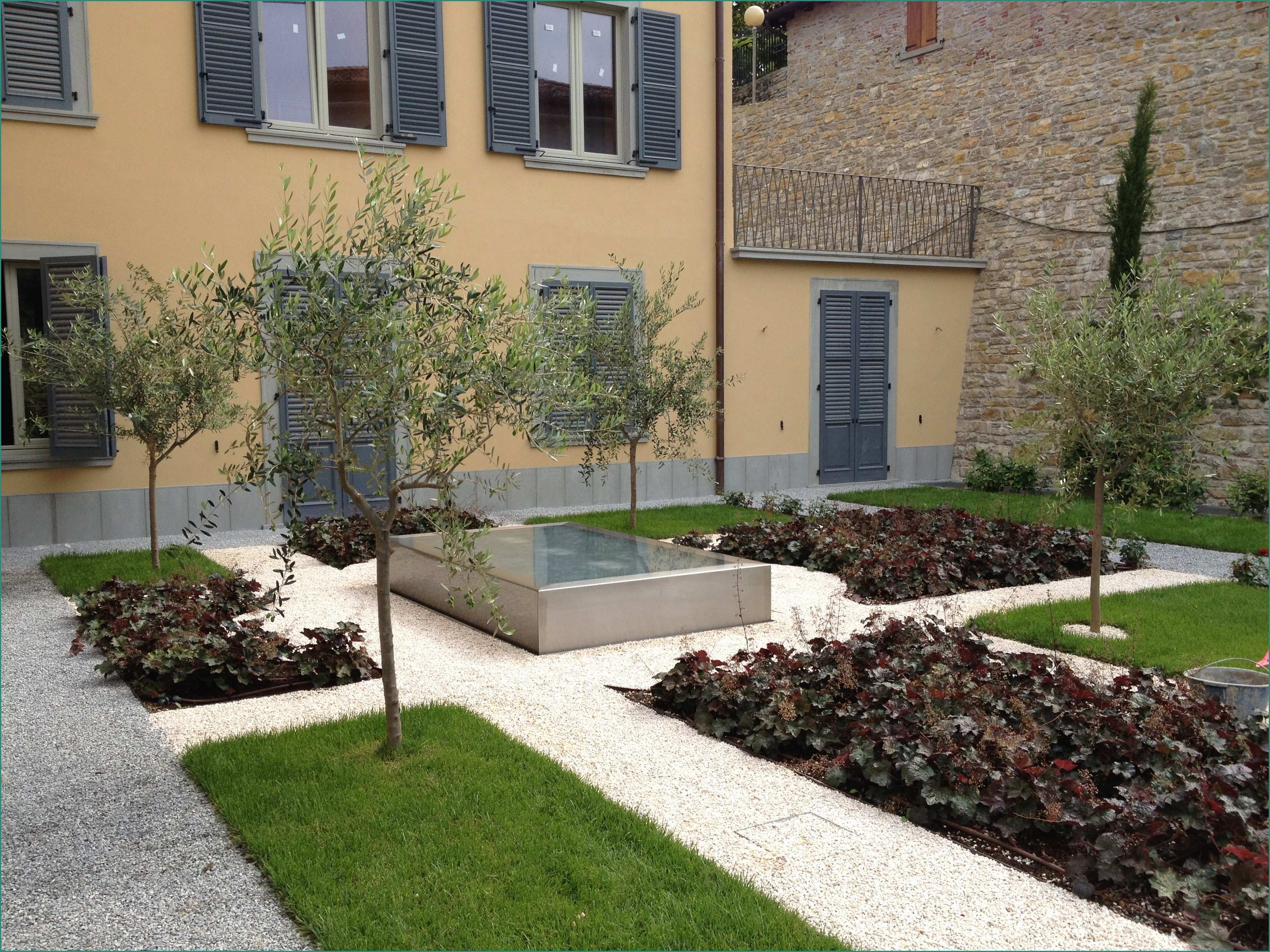 Idee Aiuole Giardino E Giardini Terrazzati Immagini Cool Foto Villa Del I Giardini