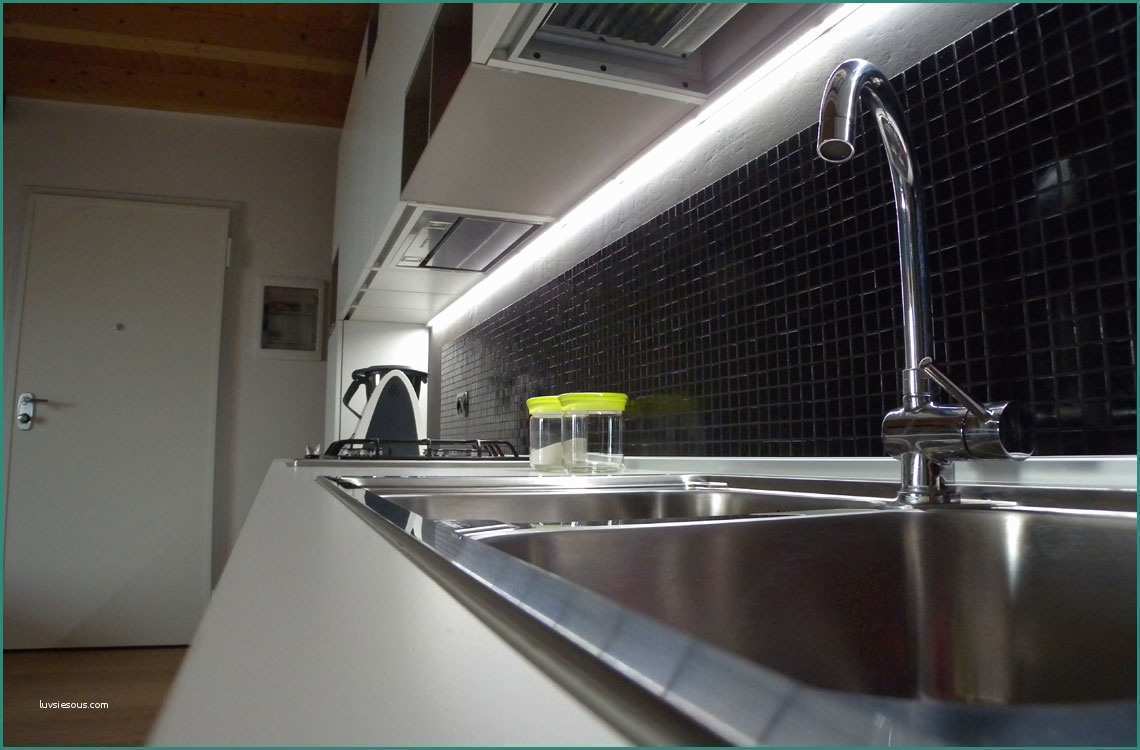 Illuminazione sottopensile Cucina E Porte Per Interni Moderne Scorevoli