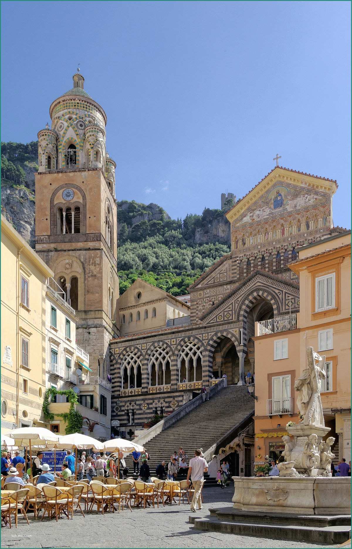 Immagini Cancelli Moderni E Duomo Di Amalfi