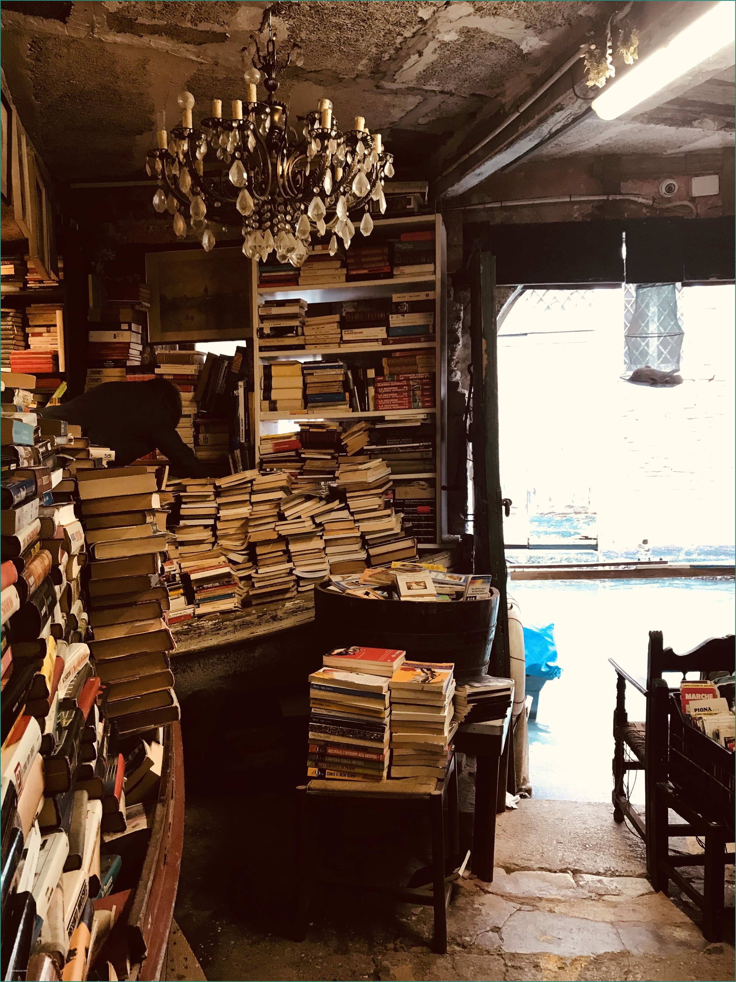 Libreria sospesa Lago E Libreria Appesa Al soffitto Amazing Bellatrix Libreria with