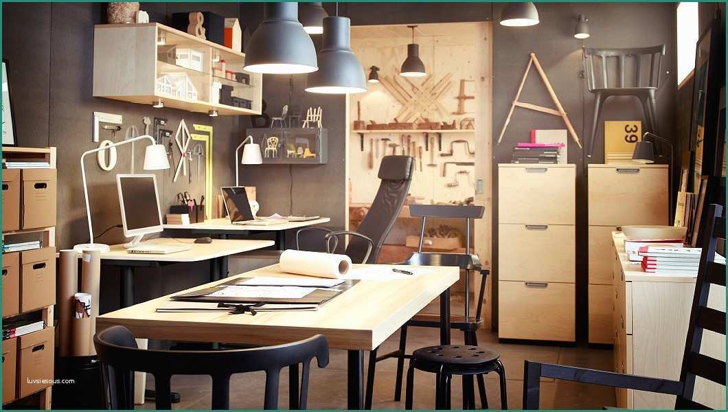 Mobili Per Ufficio Ikea E Uno Studio Di Design Patto Con Due Postazioni Di Lavoro