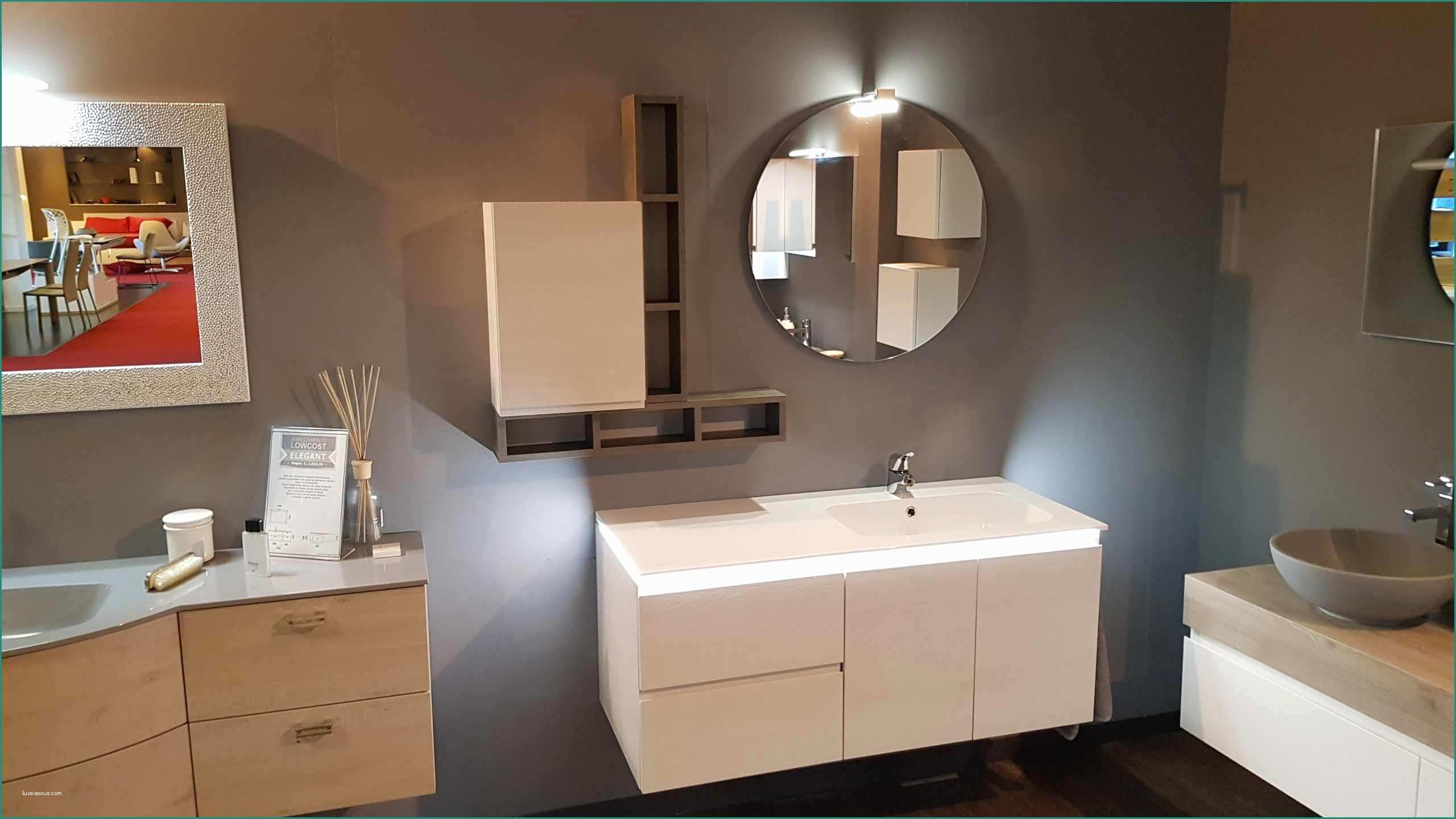 Outlet Arredo Bagno E Outlet Bagno Pab In Offerta Con Luce A Led Arredo