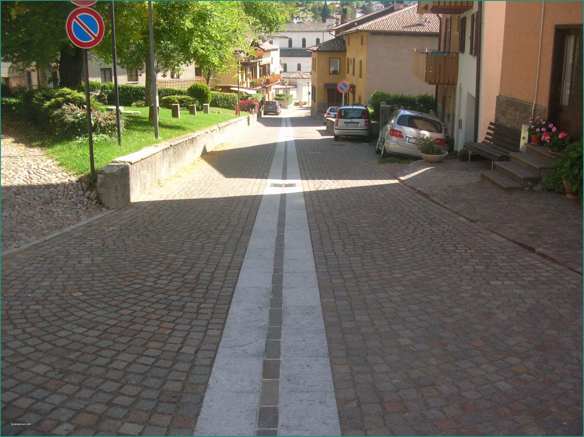 Pavimentazione Antitrauma Per Esterni Prezzi E Porfido Del Trentino Prezzi Piastrelle Da Giardino Carrabili Zem