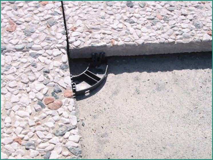 Pavimento Galleggiante Su Guaina Di Un Terrazzo E Piastrelle In Cemento Per Esterno Pavimenti Per Esterni