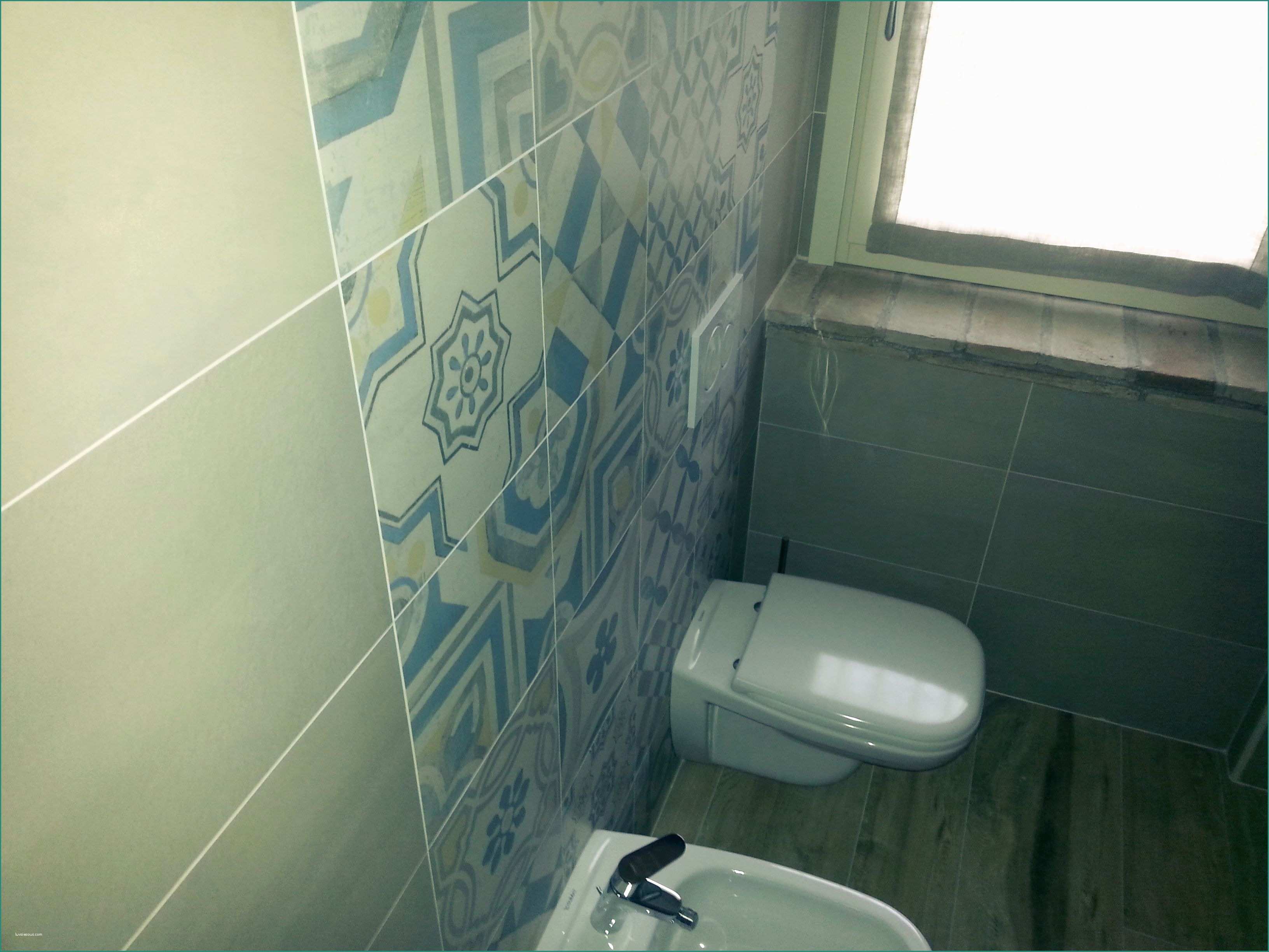 Rivestimenti Pareti Interne soggiorno E Rivestimento Bagno Con Decori In "cementine" Bathroom Wall