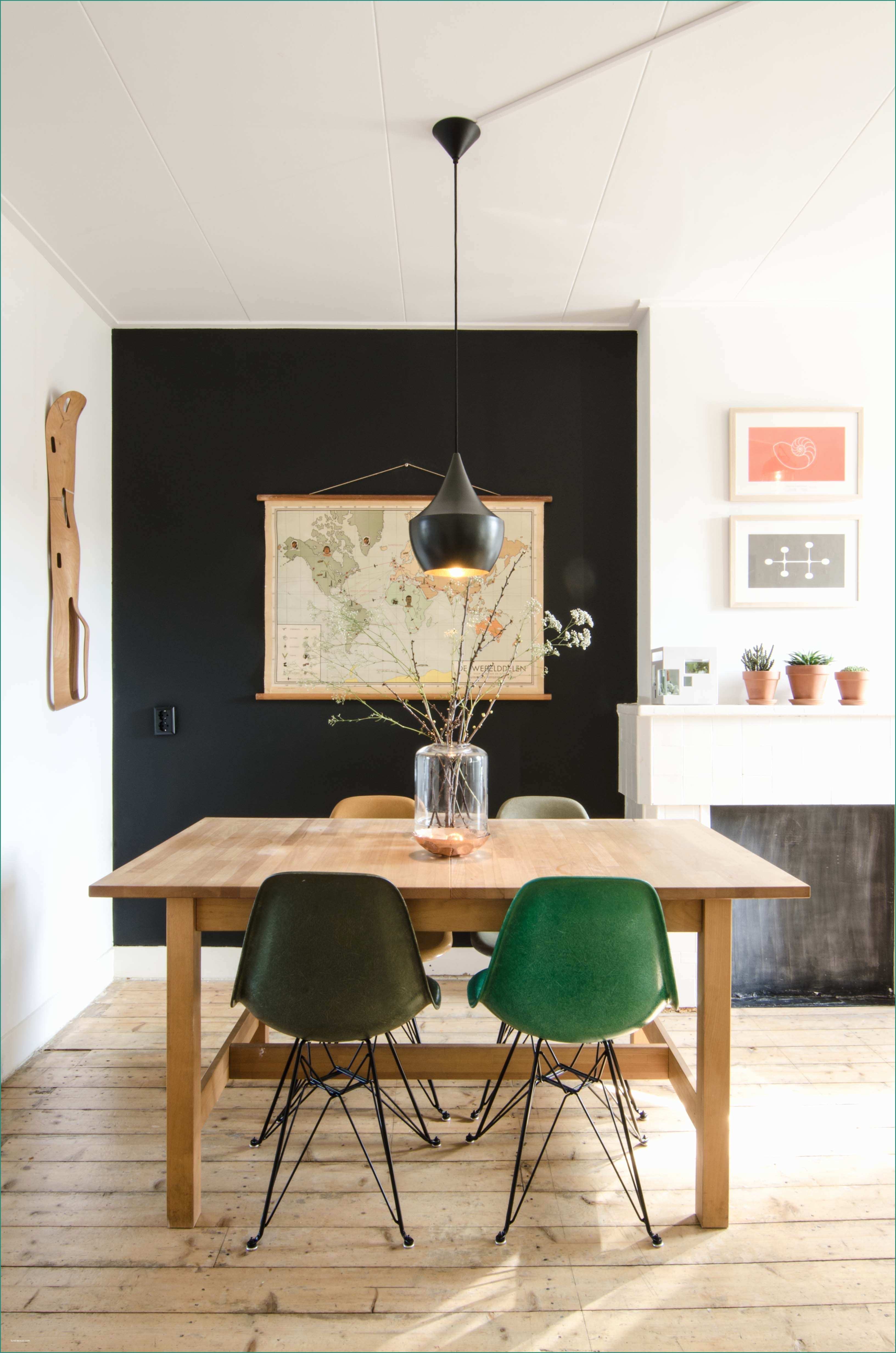 Sedie Bianche Legno E Eames In Amsterdam Standardstudio Home Decor