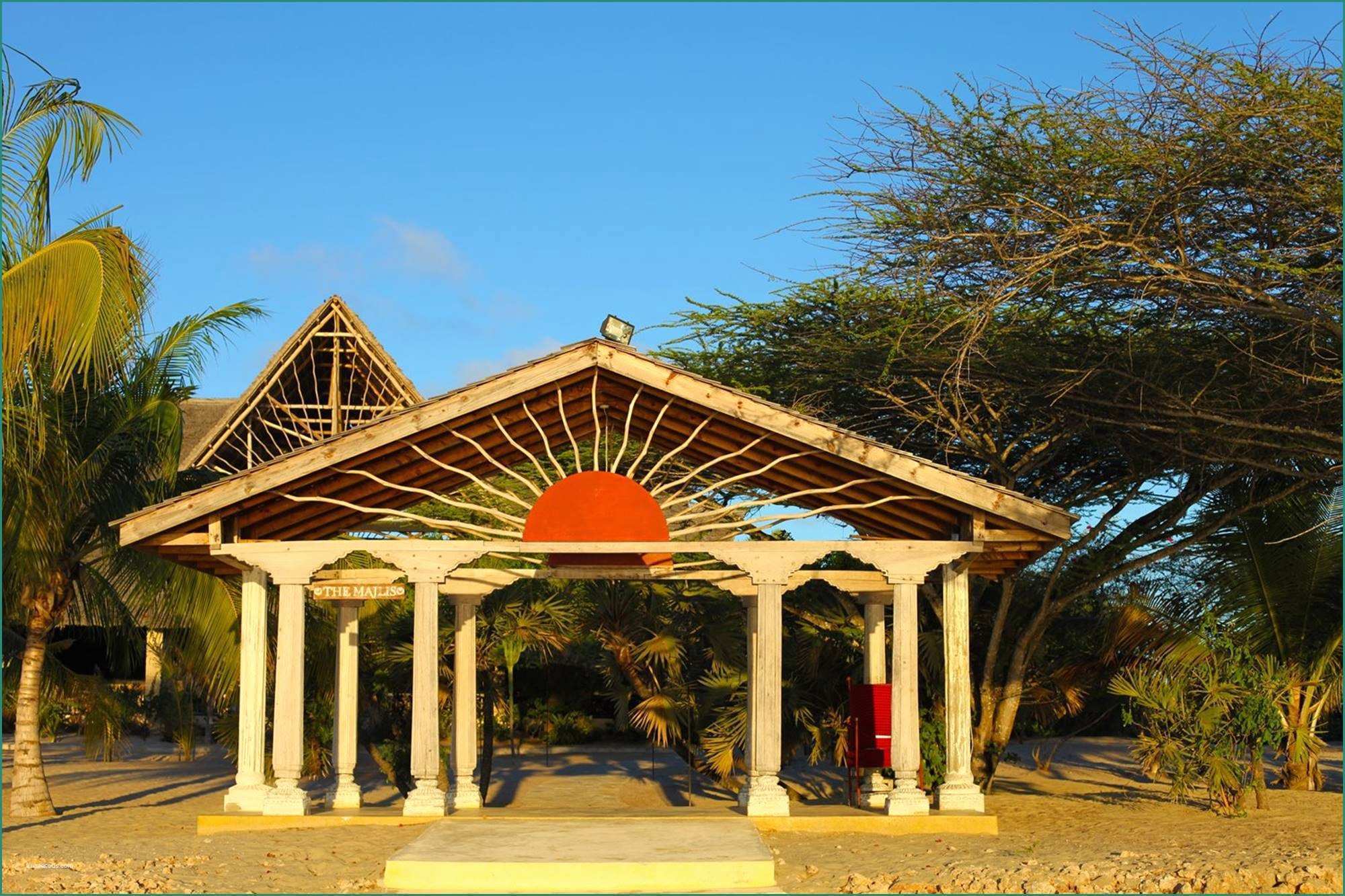 Soffitto Travi A Vista Bianco E Matrimonio In Kenya Al Majilis Resort